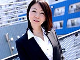 綺麗な熟女を望みどおりに調教できたら淫語を言わされ