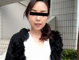 婚活パーティーであまり収穫がなく友達に愚痴をもらしている婚活中の美熟女を