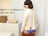 ミニスカからパンチラさせたまま四つん這いになってお掃除しているのは今井沙月ちゃん